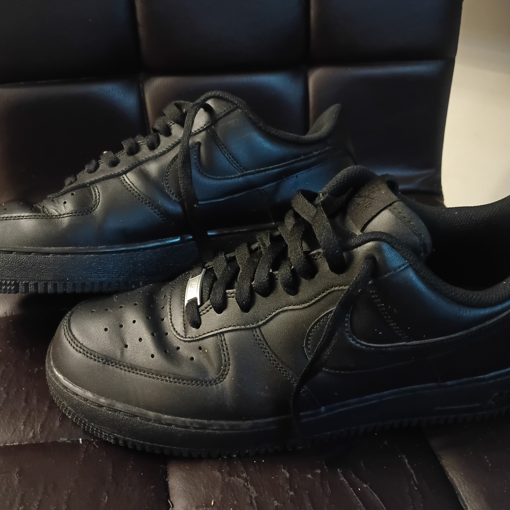 Men's All-Black Low-Top Leather Sneakers